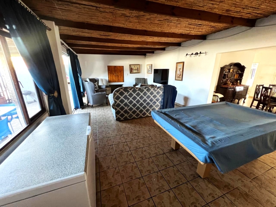 4 Bedroom Property for Sale in Britannia Bay Western Cape